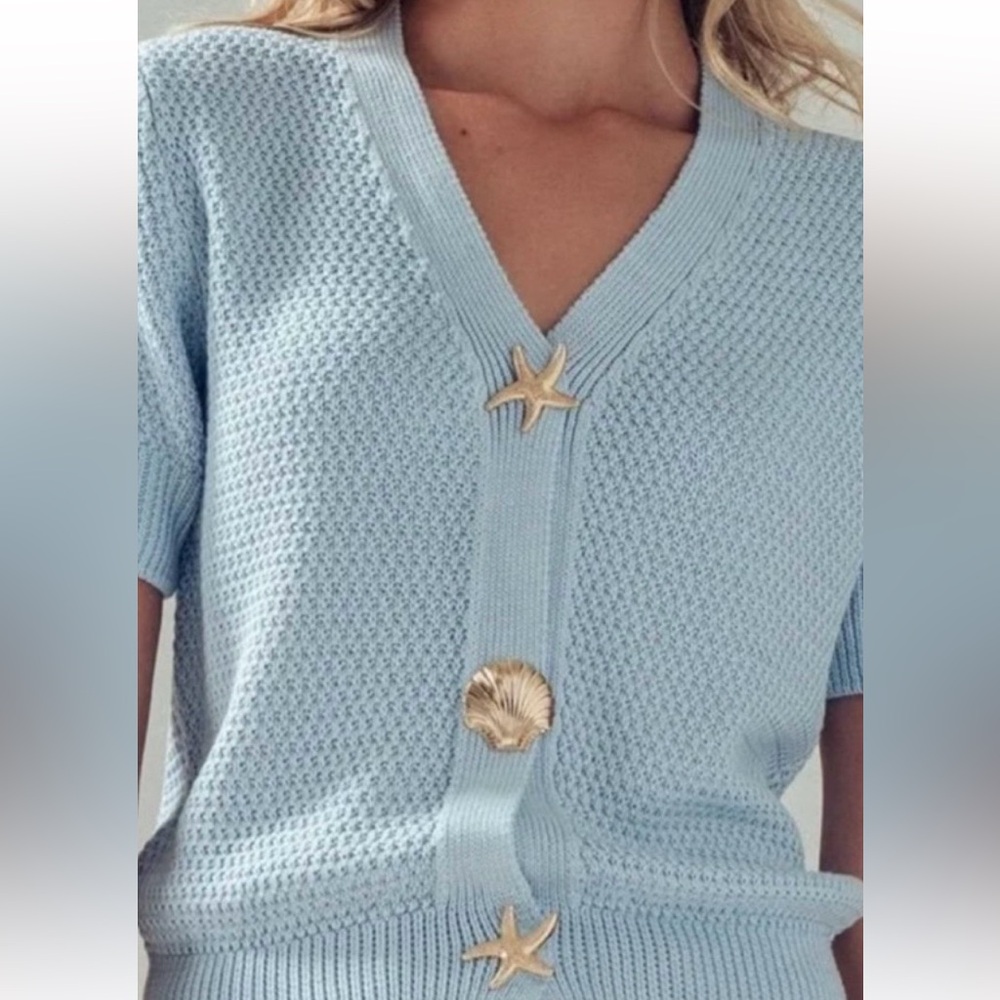 Urban Daizy Blue Short Sleeve Sweater with Gold Button Accents - NWOT - Medium